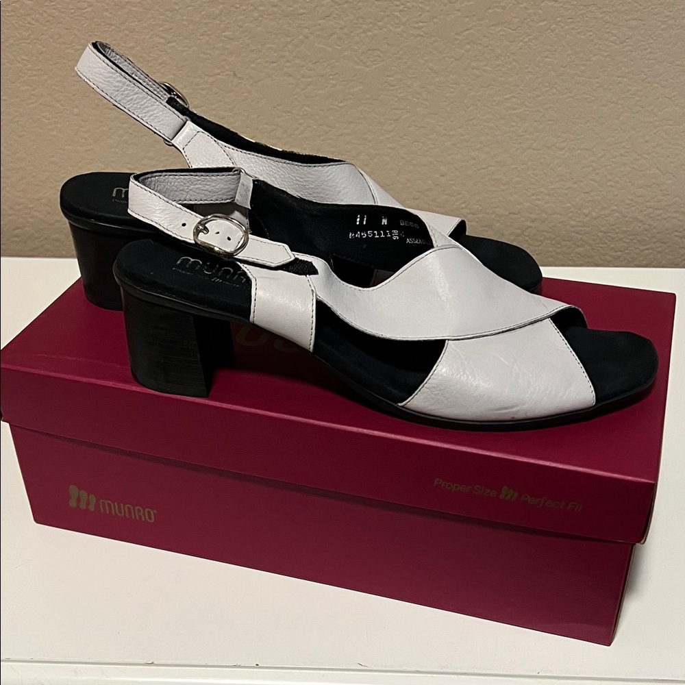 Munro Women's White Slingback Heeled Sandals